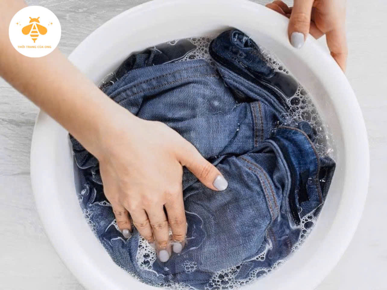 Uư tiên giặt quần jeans bằng tay 